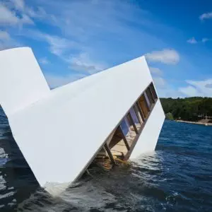 Flooded modernity - instalacja Asmunda Mikkelsena