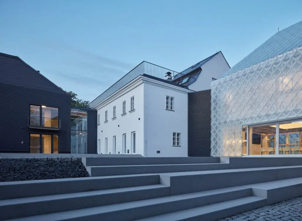 lasvit-headquarters-novy-bor-ov-a-architekti-studio_ szklany dom 04