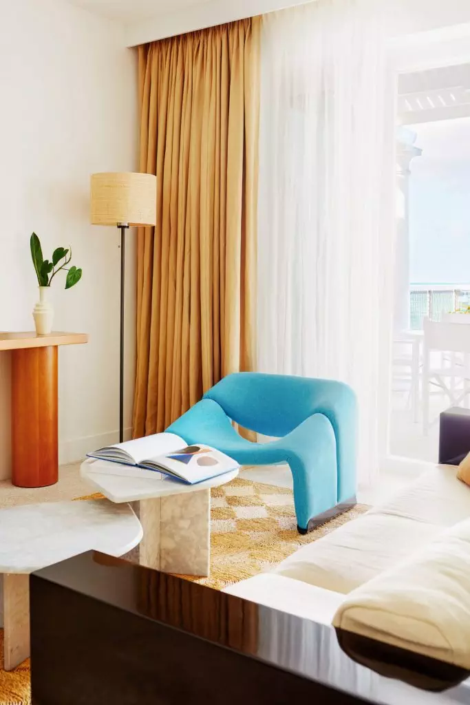 palm-heights-grand-cayman-beach-hotel-gabriella-khalil styl karaibskiej rezydencji z lat 70. 05