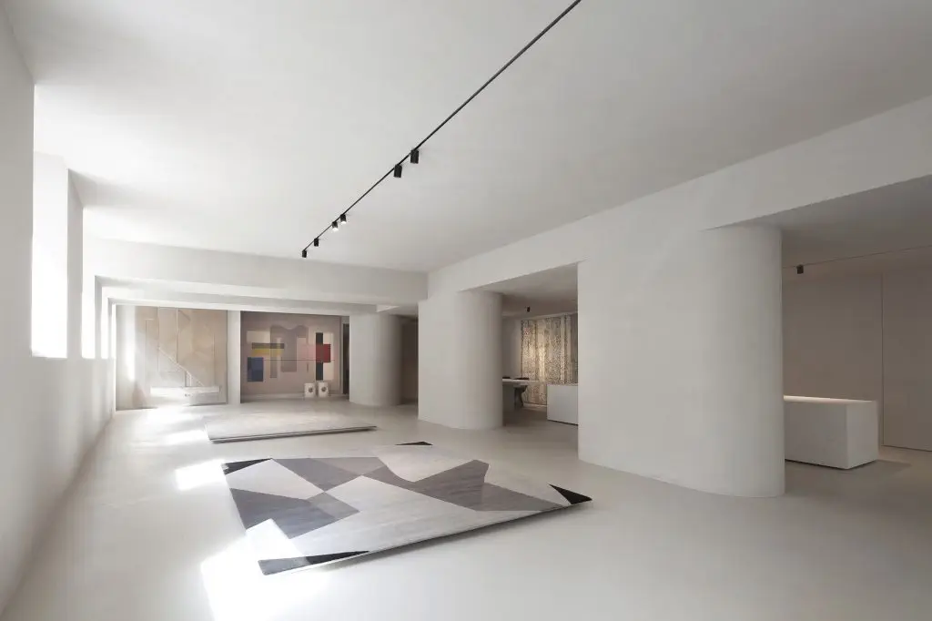 Elisa Ossino Studio - Amini Showroom 01
