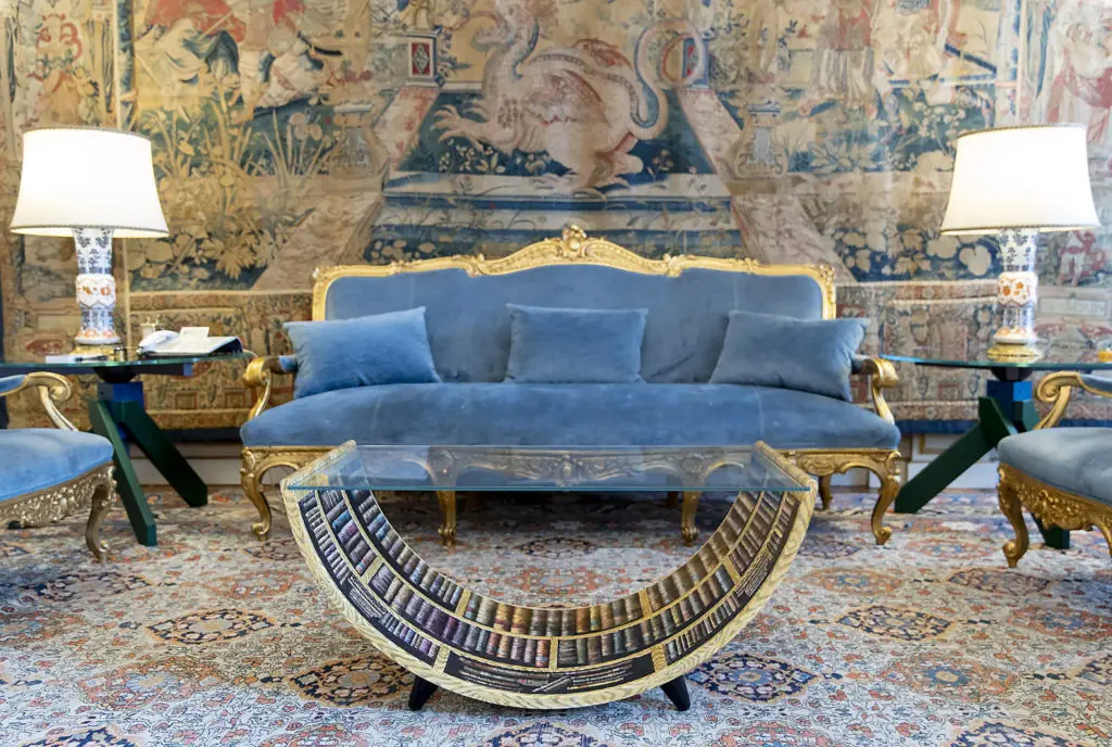 cultore meble Fornasetti curved table Libri, Palazzina del Fuga_ph courtesy Quirinale
