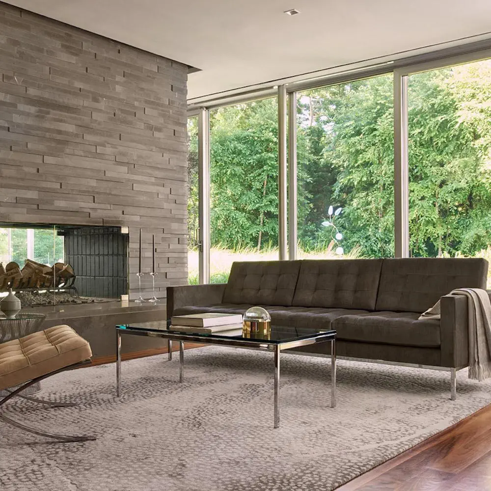 Relaxed Sofa i stolik kawowy projektu Florence Knoll