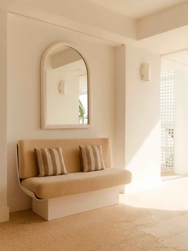 palm-heights-grand-cayman-beach-hotel-gabriella-khalil styl karaibskiej rezydencji z lat 70. 12